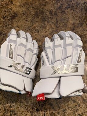 STX White Surgeon Men’s Lacrosse Gloves